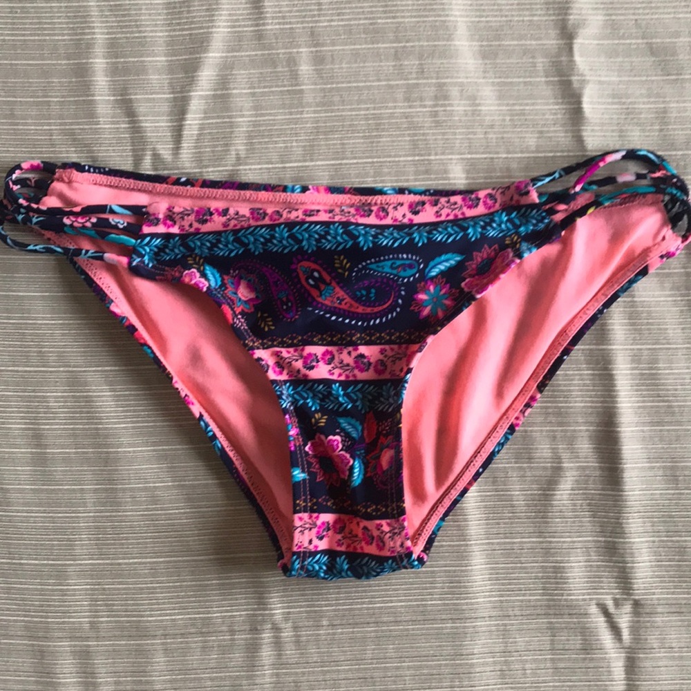 Floral Bikini - Picture 3 of 3